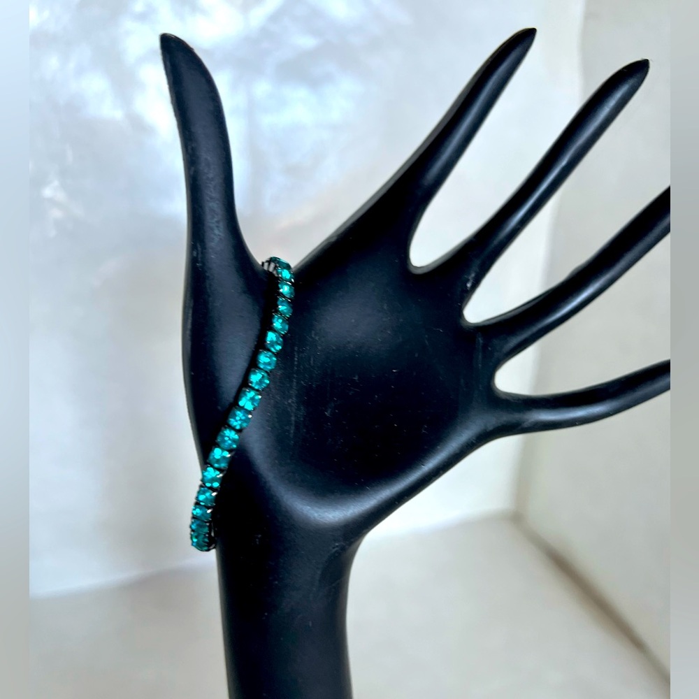 Elegant Turquoise Stretch Bracelet